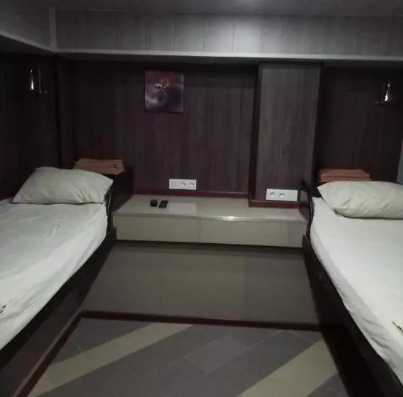 Majatalo Guest House Khan