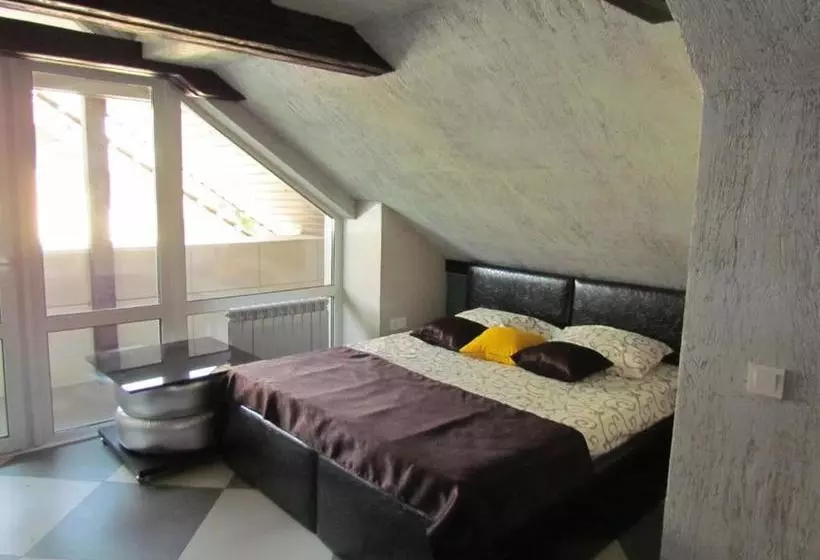 Majatalo Guest House Khan