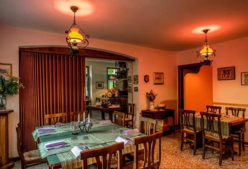 ユースホステル Grotto Zendralli