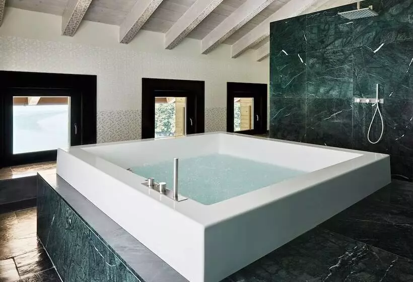 Maanja Lake Front Suite