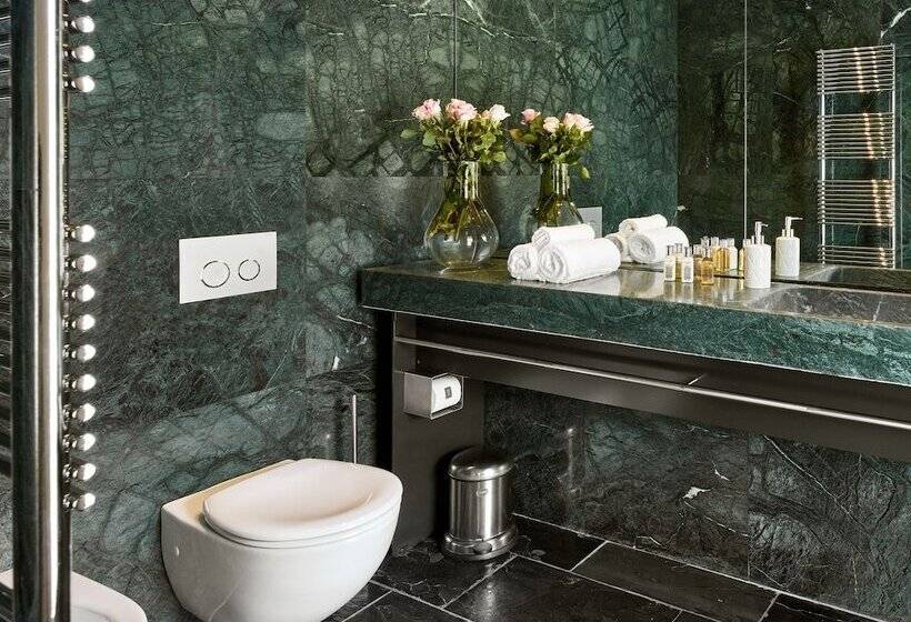 Maanja Lake Front Suite