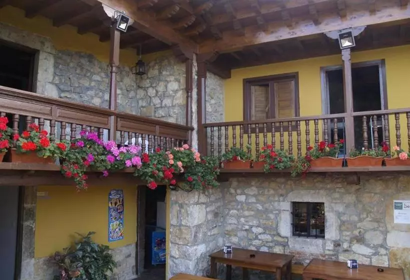 پانسیون Albergue Santa Marina