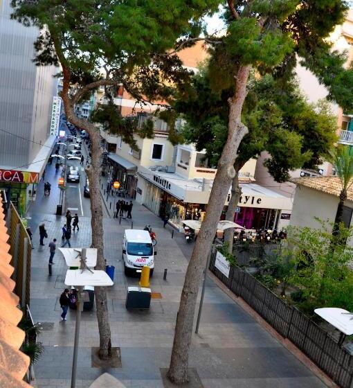 بنسيون Hostal El Jardín