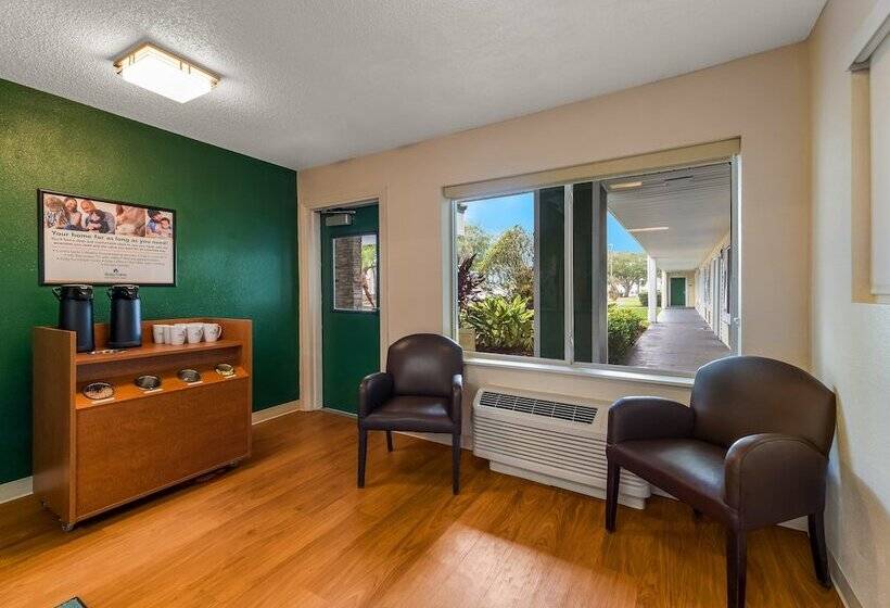 Hometowne Studios By Red Roof Orlando   Ucf Area