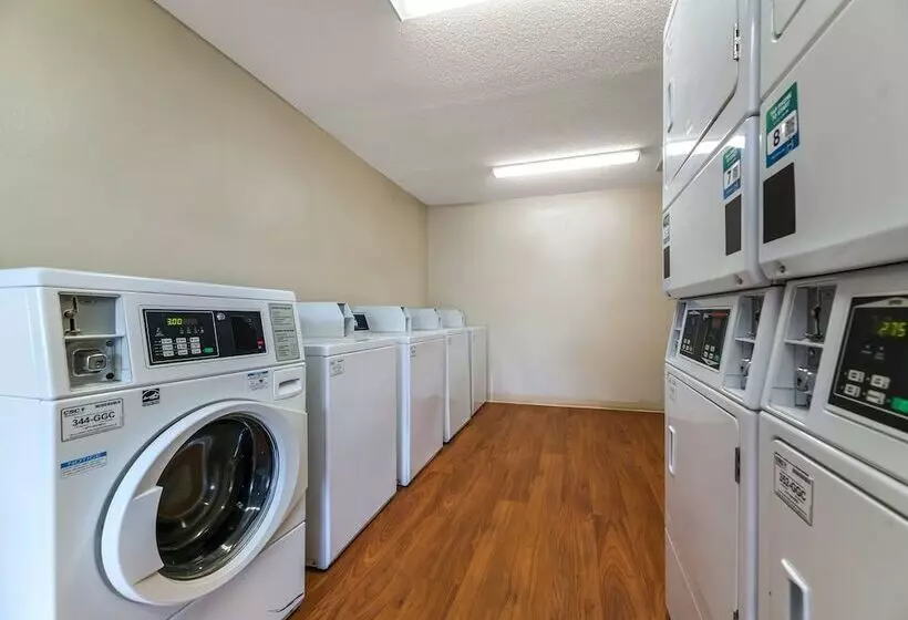 Hometowne Studios By Red Roof Orlando   Ucf Area