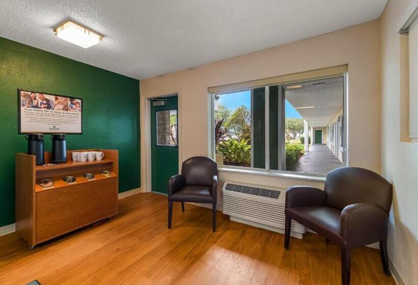 Hometowne Studios By Red Roof Orlando   Ucf Area