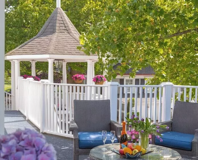 Отель Chateau Inn And Suites