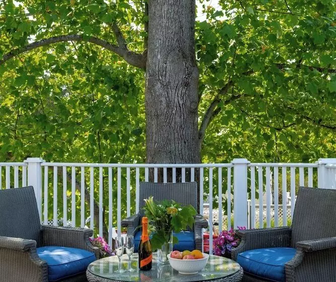 Отель Chateau Inn And Suites