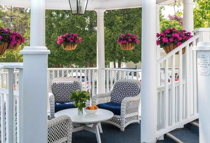 Отель Chateau Inn And Suites