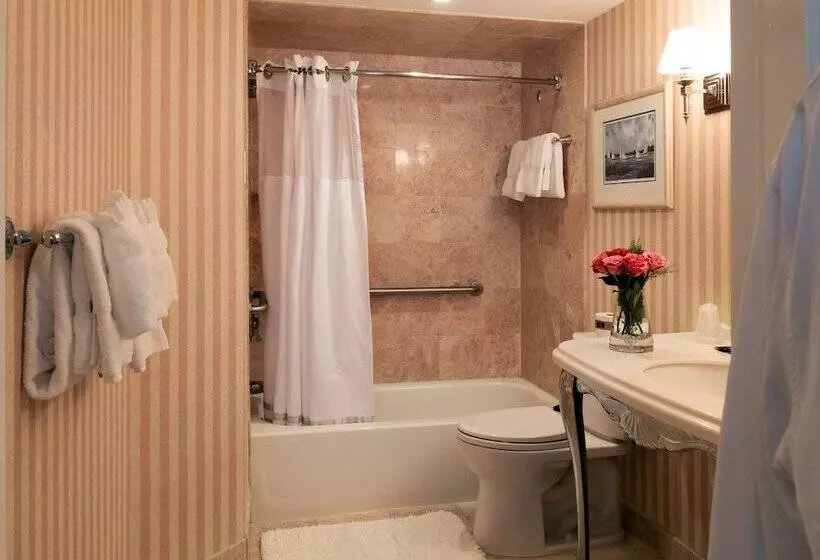 Отель Chateau Inn And Suites