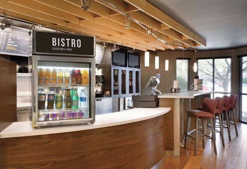 هتل Courtyard By Marriott Bloomington Normal