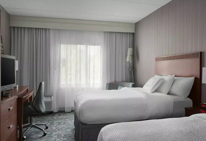 هتل Courtyard By Marriott Fishkill