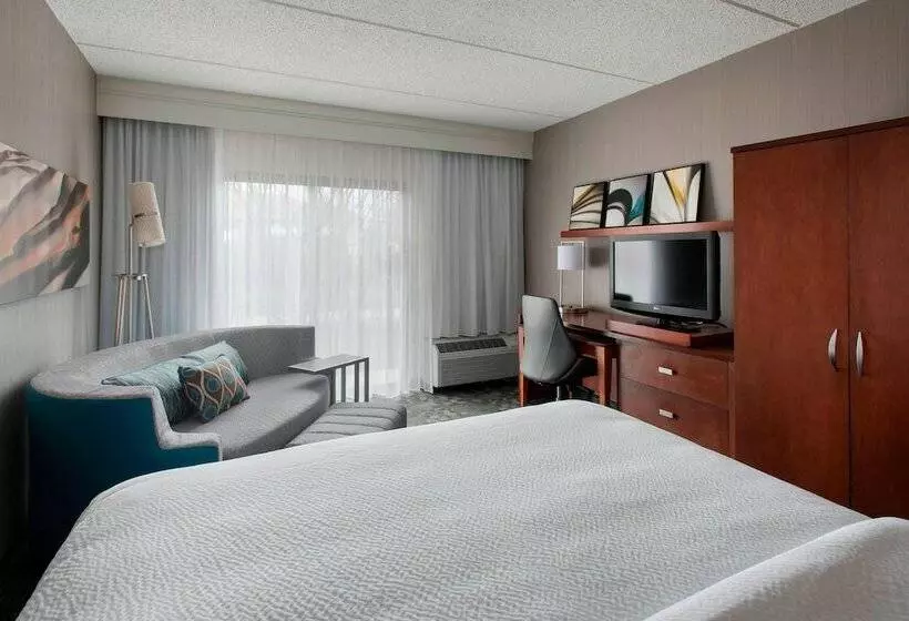 هتل Courtyard By Marriott Fishkill