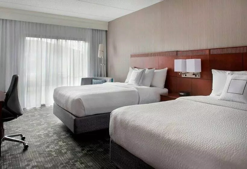 هتل Courtyard By Marriott Fishkill