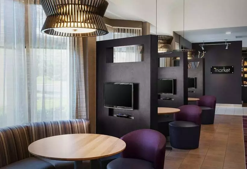 هتل Courtyard By Marriott Fishkill