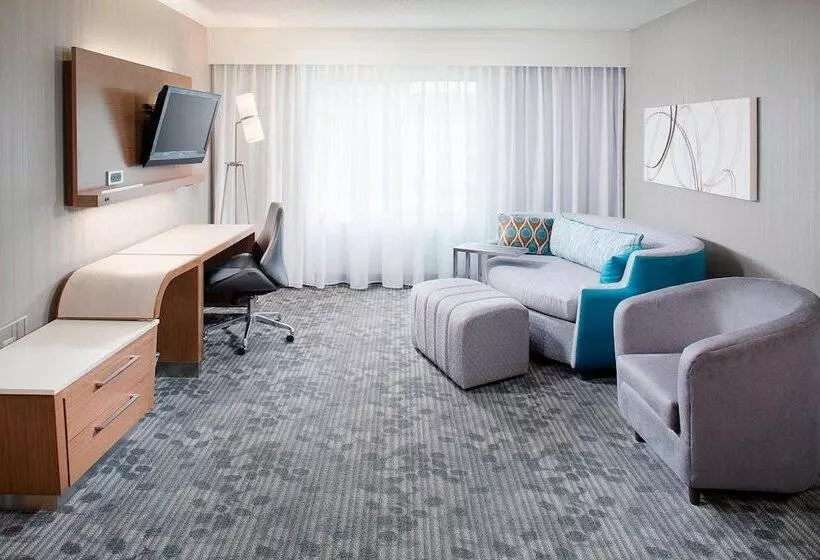 ホテル Courtyard By Marriott Richmond Airport