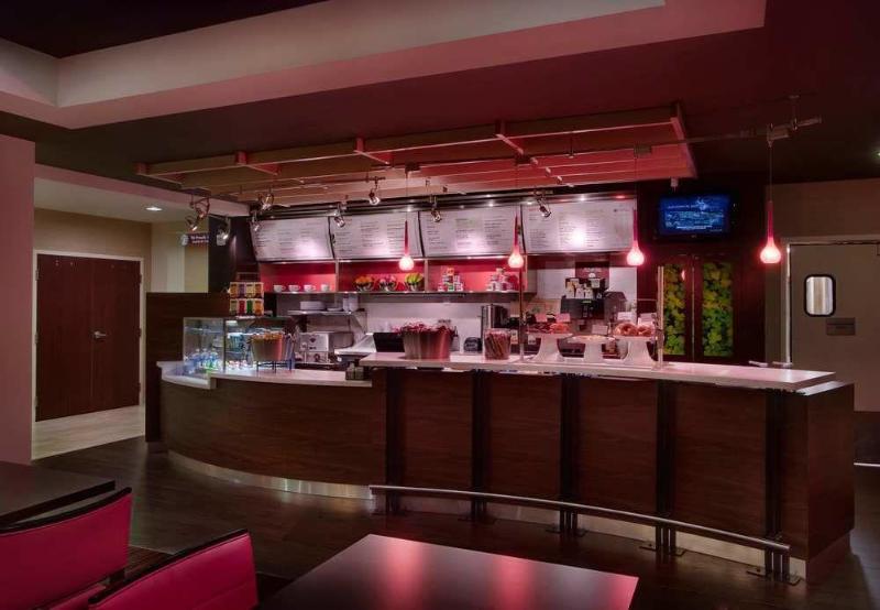 فندق Courtyard By Marriott Richmond Airport