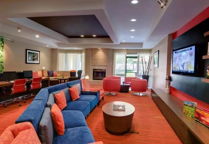 ホテル Courtyard By Marriott Richmond Airport