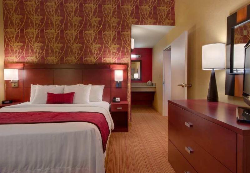 فندق Courtyard By Marriott Richmond Airport