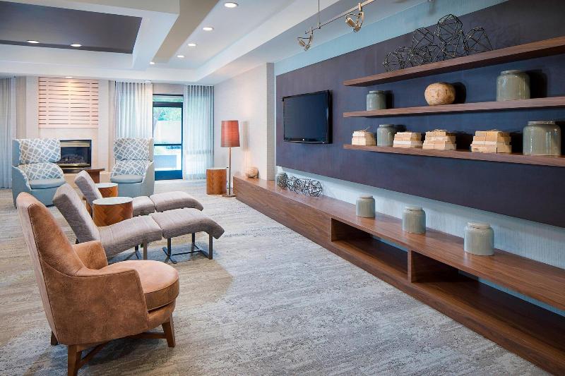 فندق Courtyard By Marriott Richmond Airport