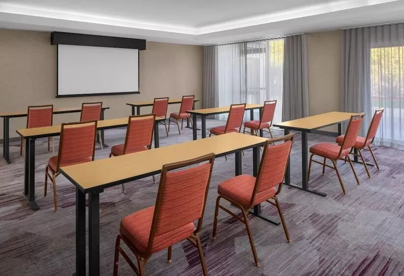 ホテル Courtyard Detroit Brighton