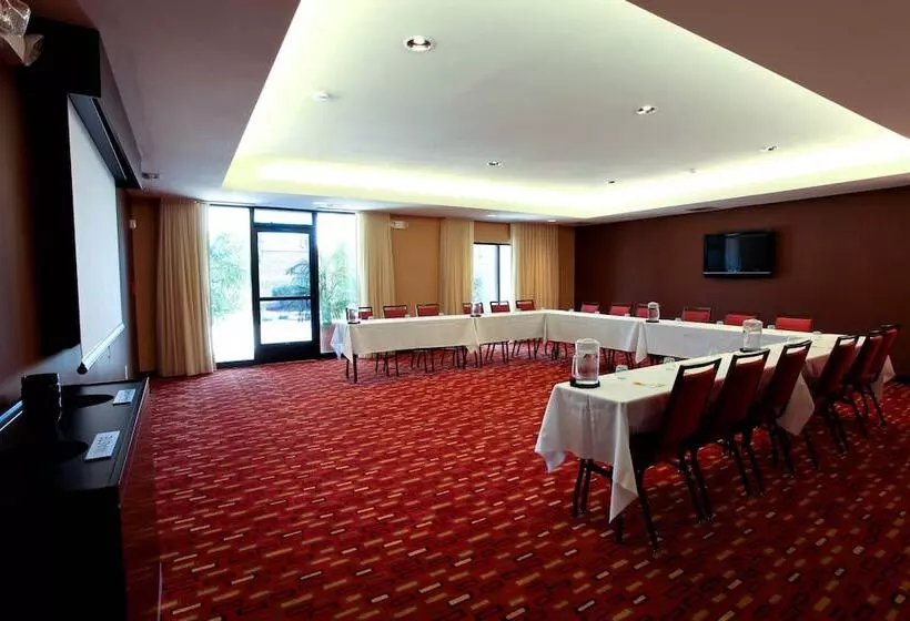 ホテル Courtyard Detroit Brighton