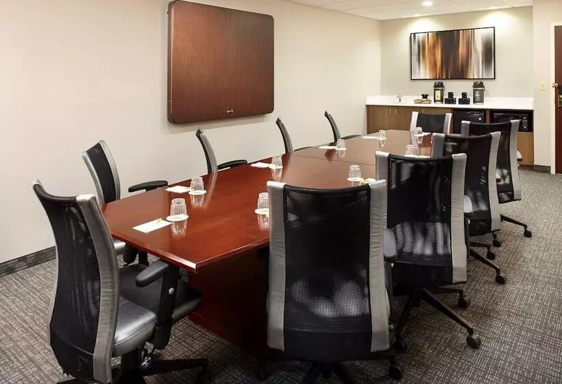 ホテル Courtyard Detroit Brighton