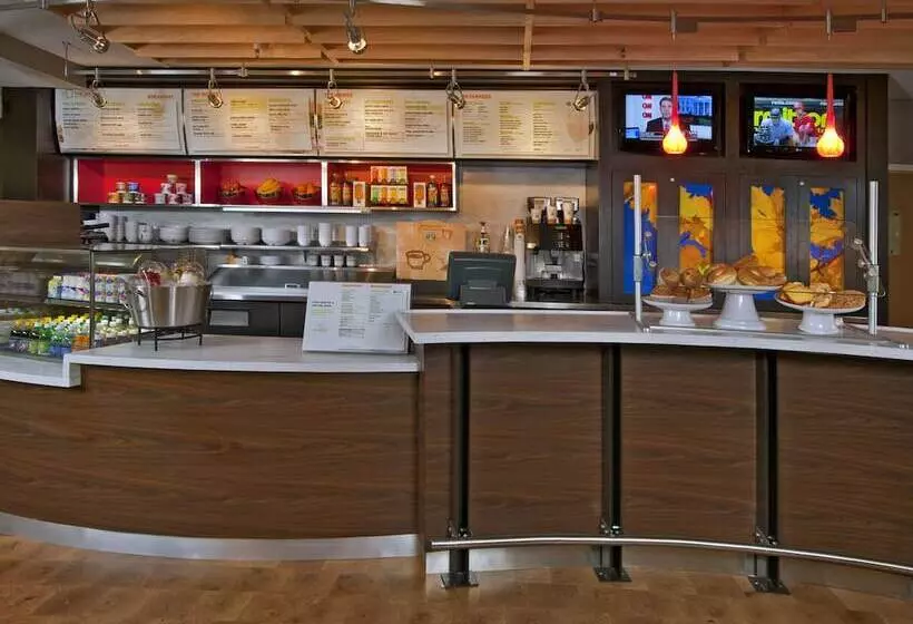 ホテル Courtyard Detroit Brighton