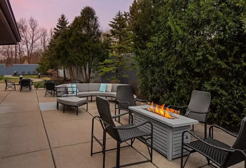 ホテル Courtyard Detroit Brighton