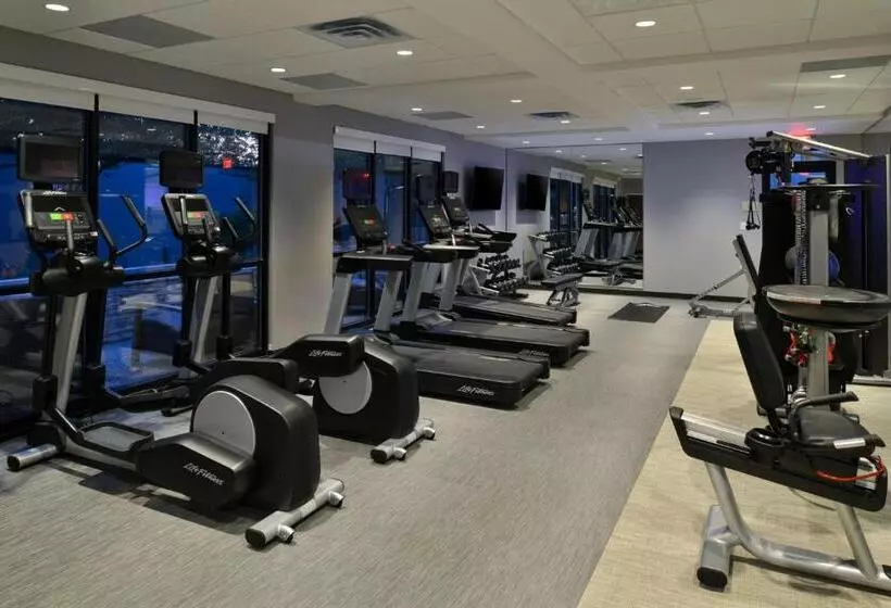 Отель Courtyard Detroit Utica