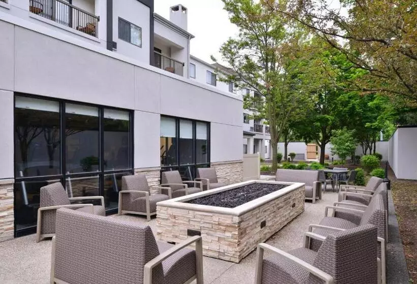 Отель Courtyard Detroit Utica