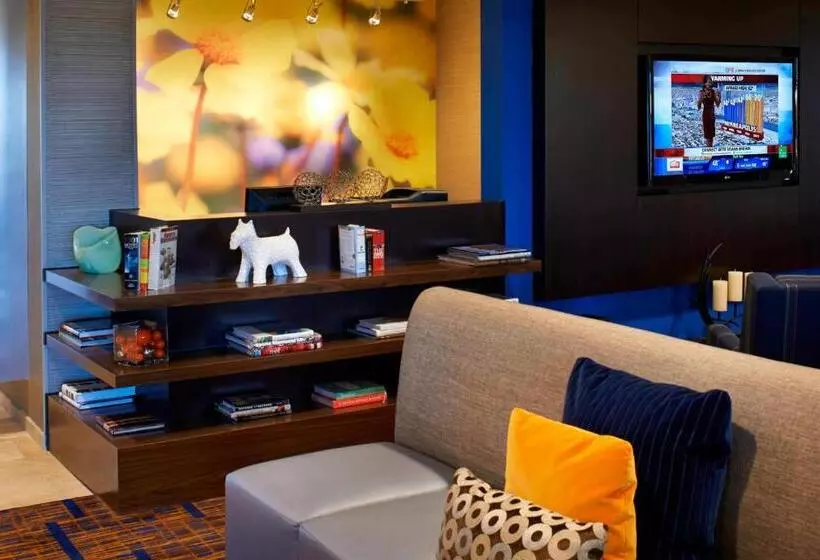 Отель Courtyard Detroit Utica