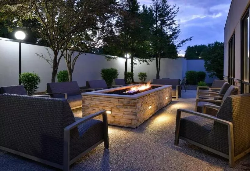 Отель Courtyard Detroit Utica