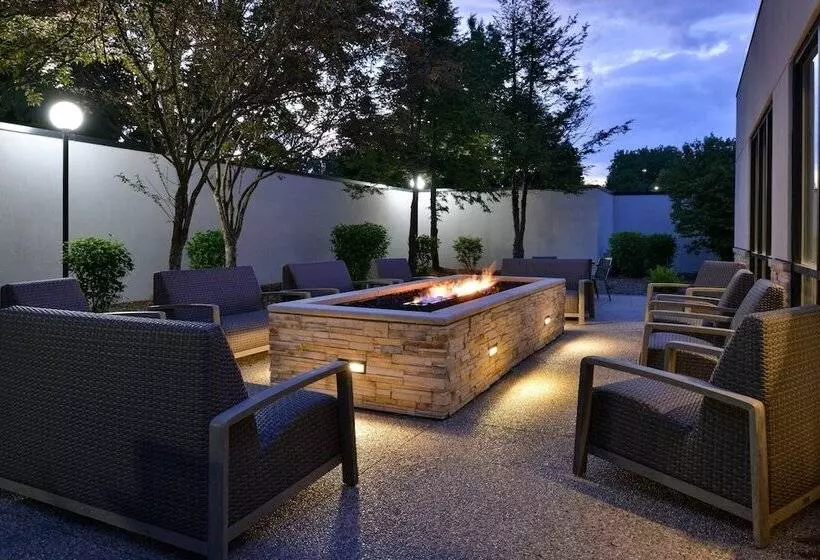 Отель Courtyard Detroit Utica