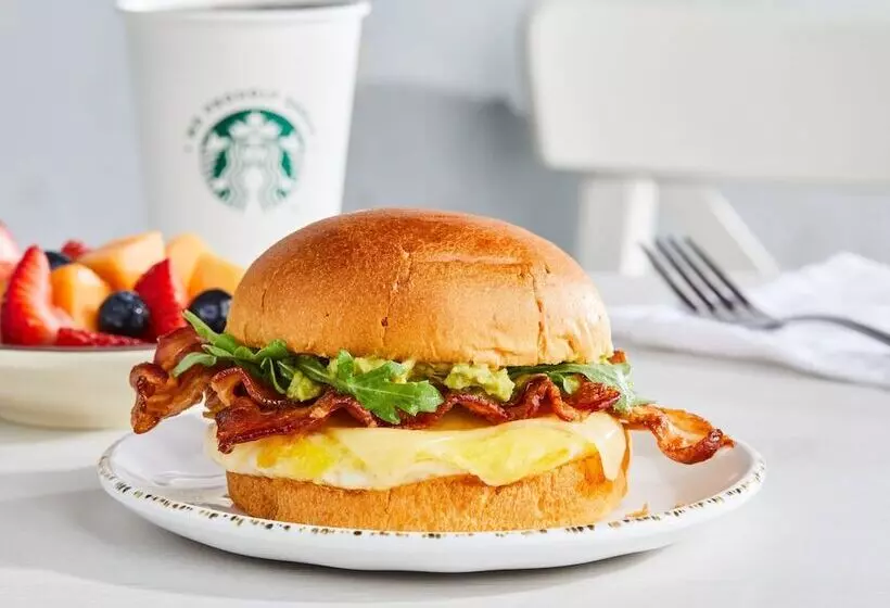 Отель Courtyard Detroit Utica