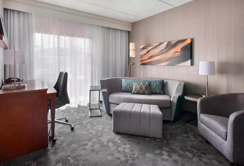 هتل Courtyard By Marriott Fishkill