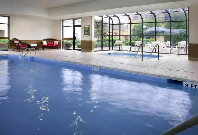 هتل Courtyard By Marriott Fishkill