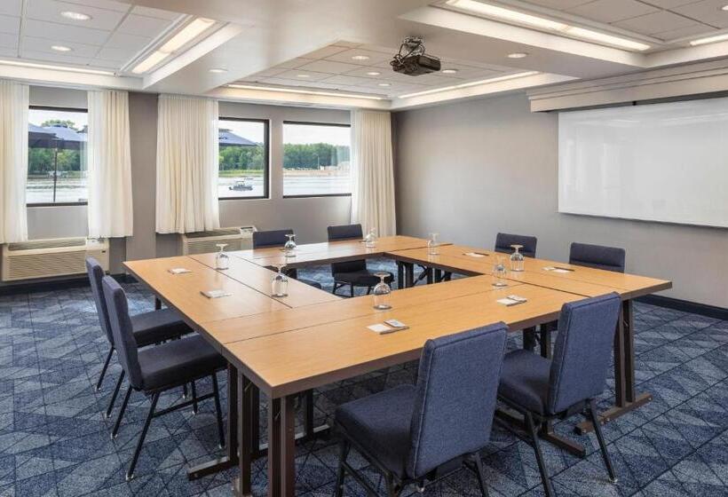 فندق Courtyard La Crosse Downtown/mississippi Riverfront