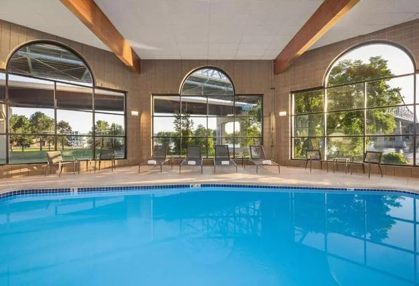 هتل Courtyard La Crosse Downtown/mississippi Riverfront