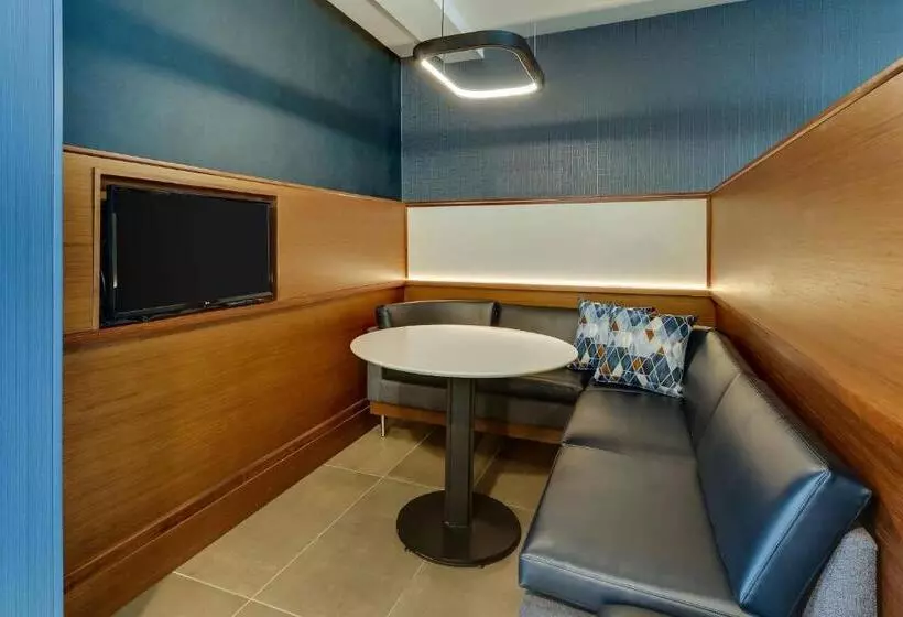 فندق Courtyard Lexington South/hamburg Place