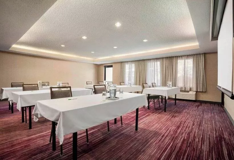 ホテル Courtyard By Marriott Springfield