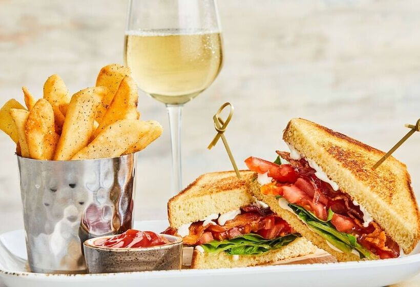 فندق Courtyard By Marriott Springfield