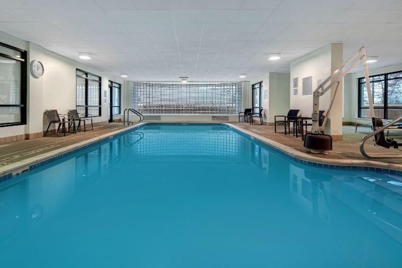 酒店 Courtyard By Marriott State College