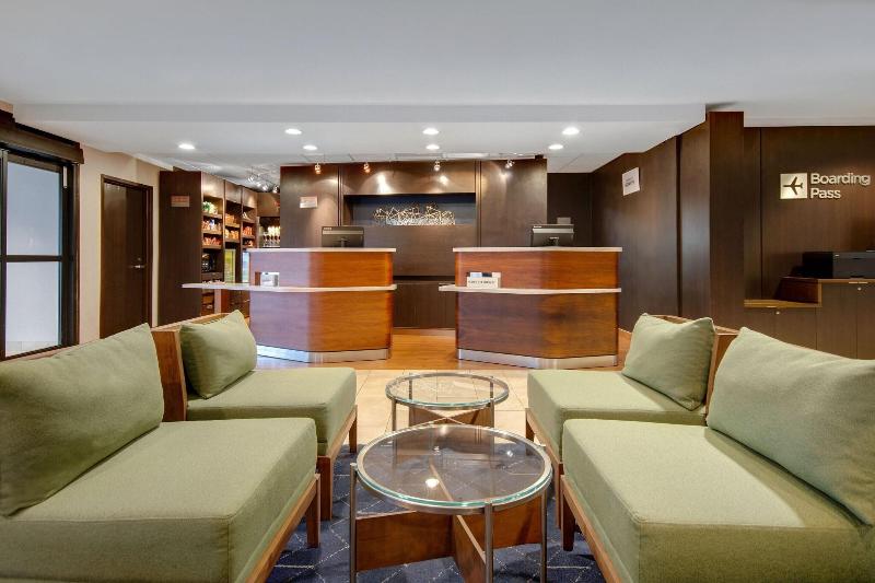 酒店 Courtyard By Marriott State College