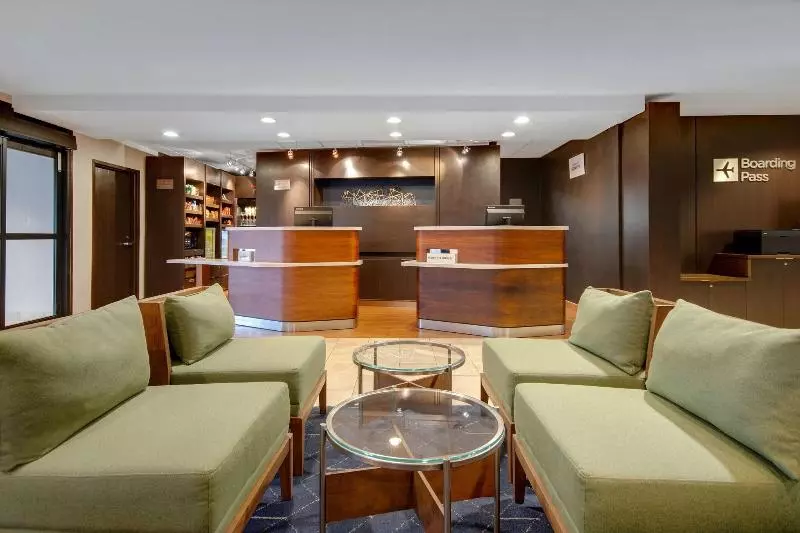 هتل Courtyard By Marriott State College