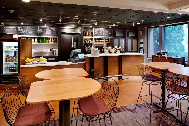 هتل Courtyard By Marriott State College