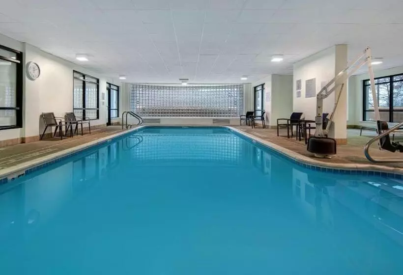 هتل Courtyard By Marriott State College