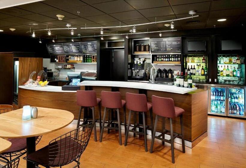 酒店 Courtyard By Marriott State College