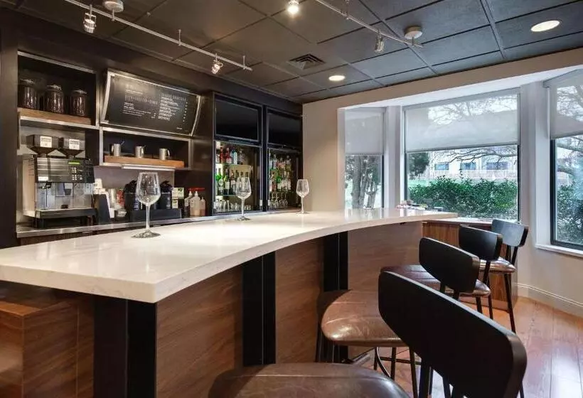 هتل Courtyard By Marriott State College