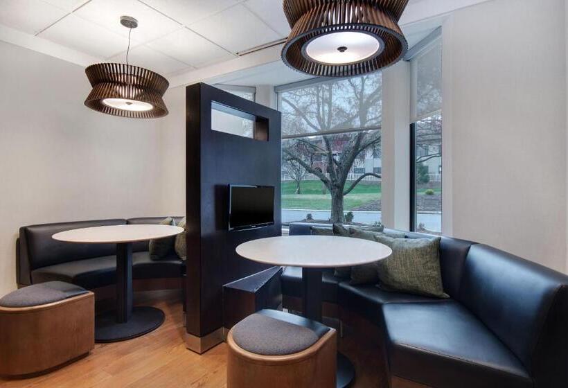 酒店 Courtyard By Marriott State College